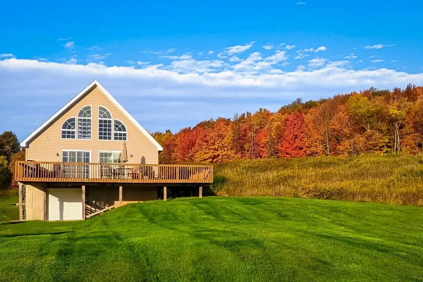 Hilltop Country Home with Panoramic Views – Peaceful and Private Retreat - Image 1