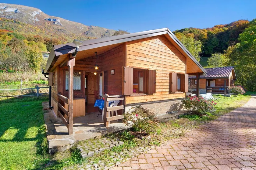 Chalet \"Casa Rododendro\" con vista sulle montagne, Wi-Fi e giardino - Image 1