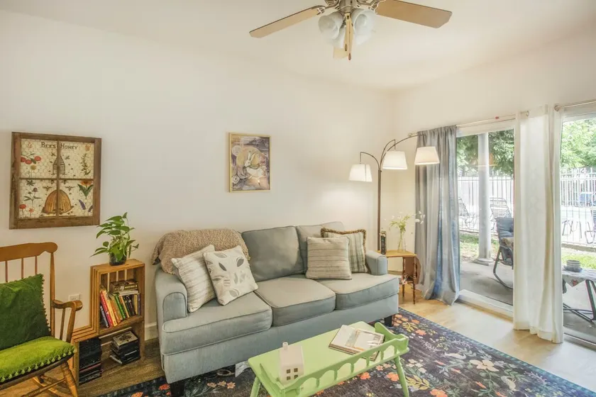 Chic Condo w/ Community Pool - Under 10 mins to UF - Image 1