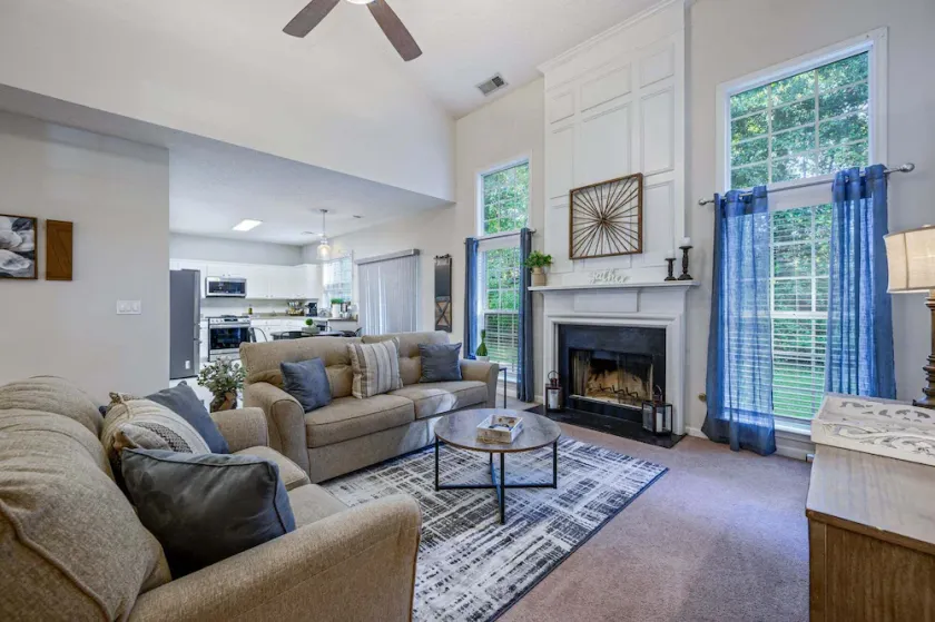 Pet-Friendly 3BR Home with Porch & Grill - Image 1