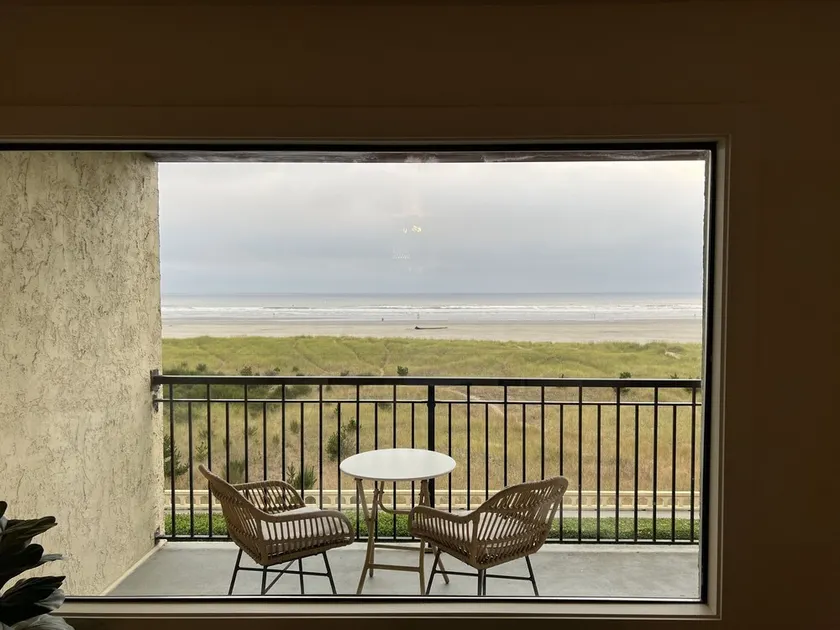 Fully updated 1 bedroom Oceanfront luxury Condo that sleeps 6 - Image 1