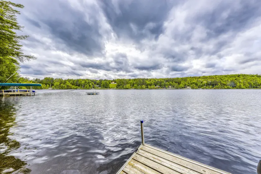 NYTT LISTNING! Hundvänlig stuga med lakefront plats, 20 \"docka, smart TV - Image 1