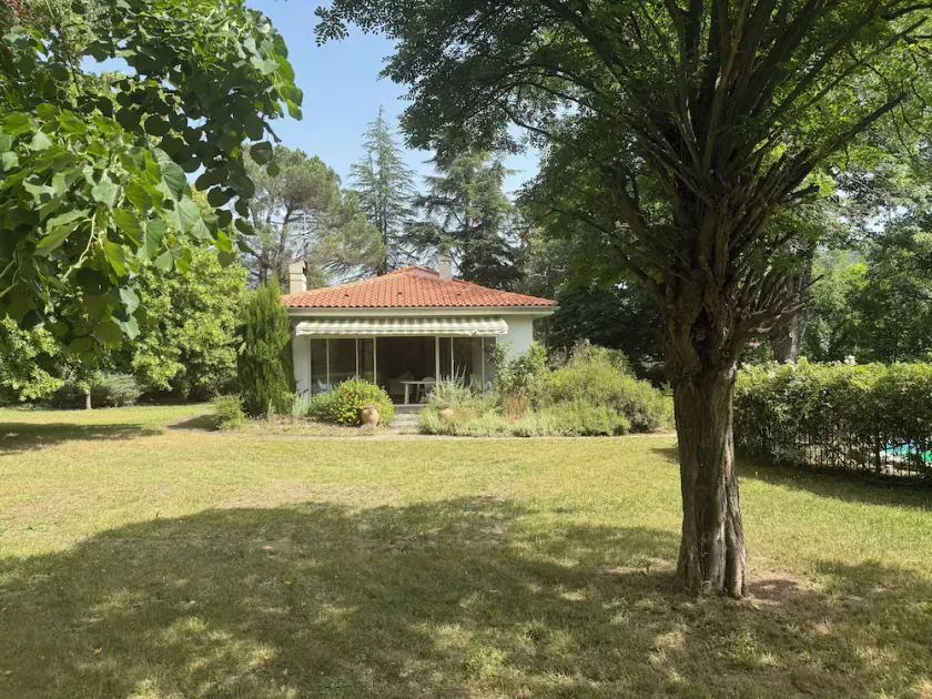 Casa con 4 camere da letto con piscina, frutteto, giardino e magnifica vista sulle montagne - Image 1