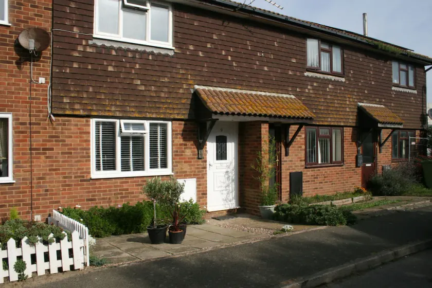 THE SEASIDE HOUSE – Five minutes away from the stunning Camber Sands. - Image 1