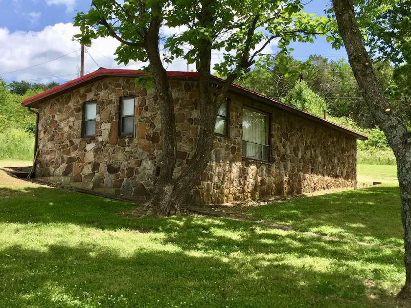 Private House Located Seconds Away from the Norfork & White River Access - Image 1