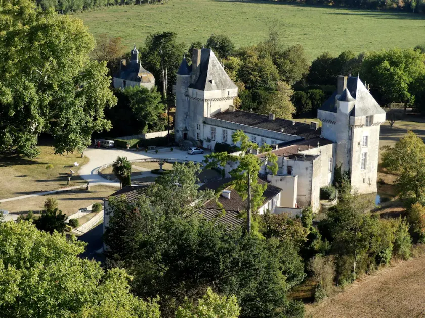 An extraordinary getaway with family or friends! - Image 1