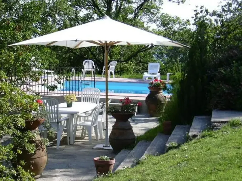 Entspannen Sie im Grünen in einer Villa mit Pool in der Nähe von Florenz - Image 1