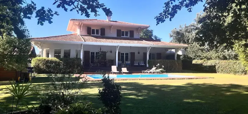 Villa 4 værelser med seneste store have og pool - Image 1