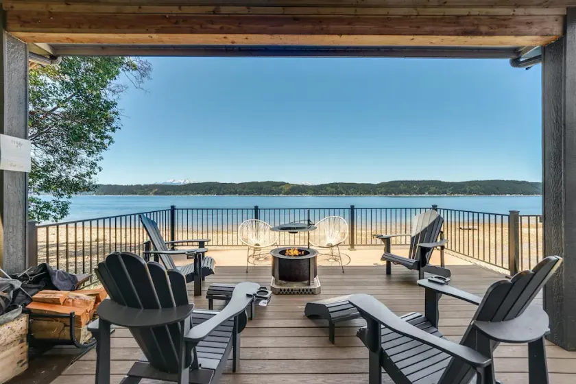 Luxury canal beachfront home w/ kayaks, private beach w/ shellfish, hot tub, AC - Image 1