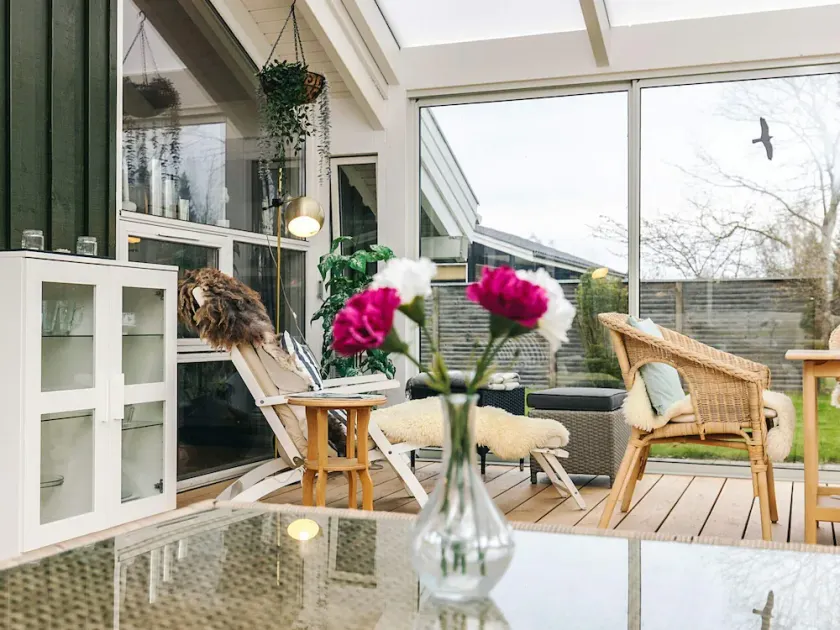 Cozy Holiday Home for Four Guests - Image 1