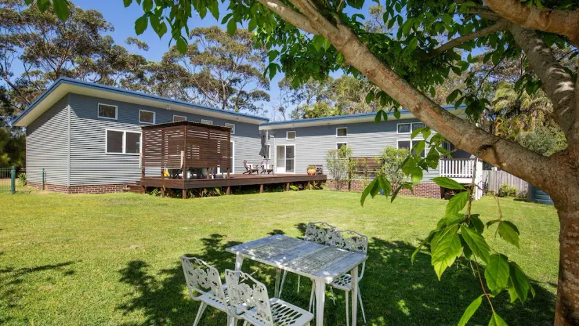 The Cabin - Waterfront with Fireplace - 5 mins to the Bay - Image 1