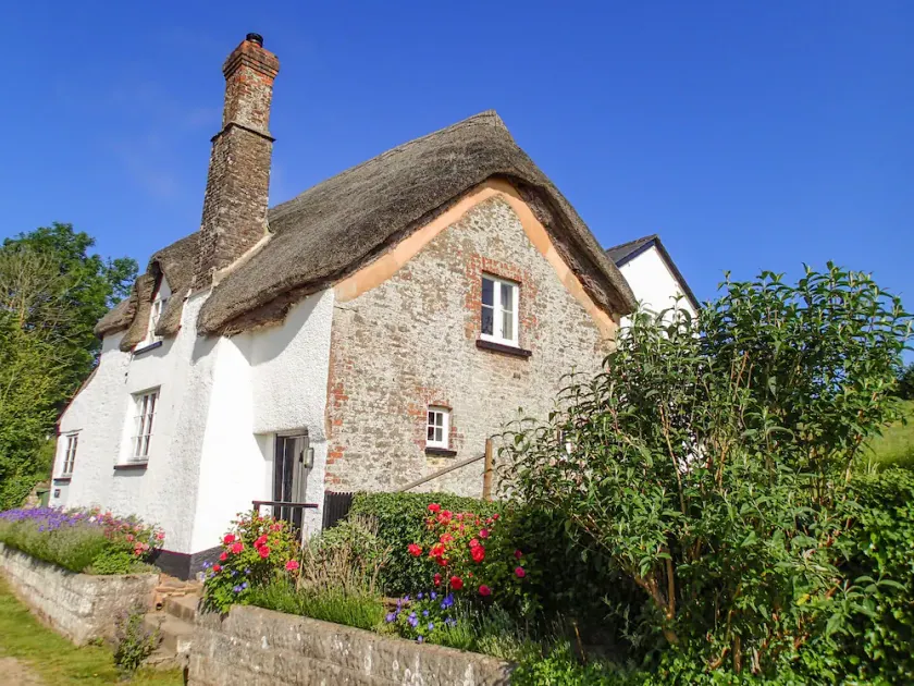 WEST HENSTILL HOUSE, pet friendly, with open fire in Sandford, Devon - Image 1