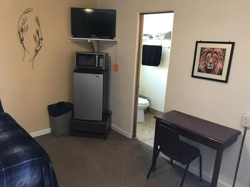 Newly Renovated Motel - Image 1