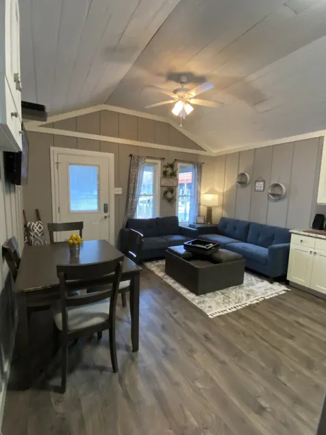 R&R Getaway Comfort on the water! - Image 1