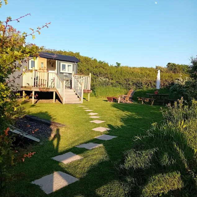 stayinhartland Quincecote shepherds hut - Image 1