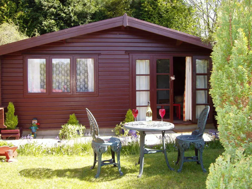 'Pinelodge' - casa de vacaciones - LLANTRISANT - 12 millas de CARDIFF. - Image 1