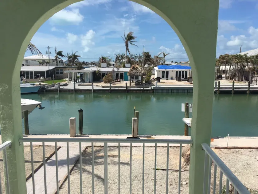 Duplex 3 BR / 2BA Waterfront avec quai de 30 'pour un bateau et adhésion au Cabana Club - Image 1