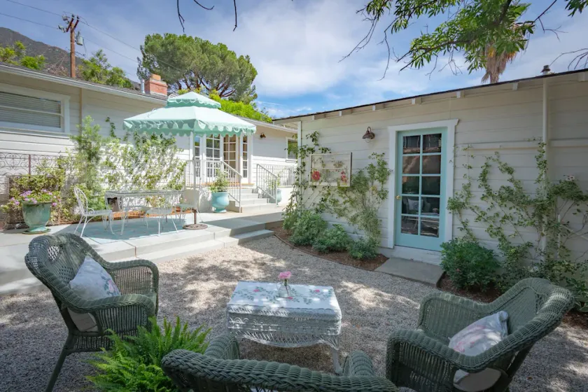 Shabby Chic Rose Cottage Southern California - Image 1