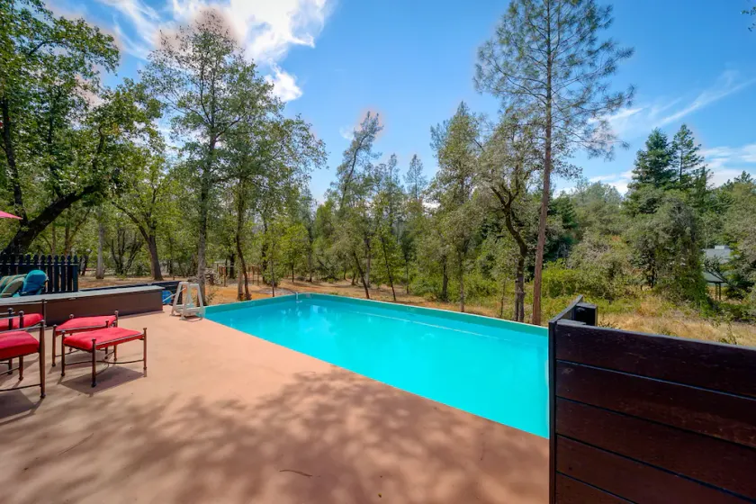 💥Spring Special💥Hot Tub ~2200 sq ft on 2 acres ~ 🃏Game Room ~ Close to Lake📍 - Image 1