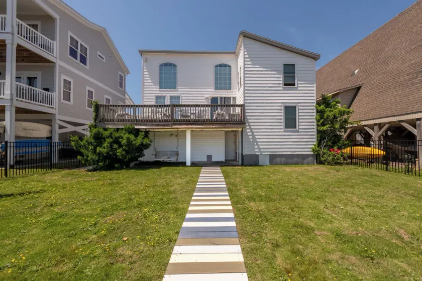 Hobbs Realty - Canal Dog Friendly Home w/Private Dock - Image 1