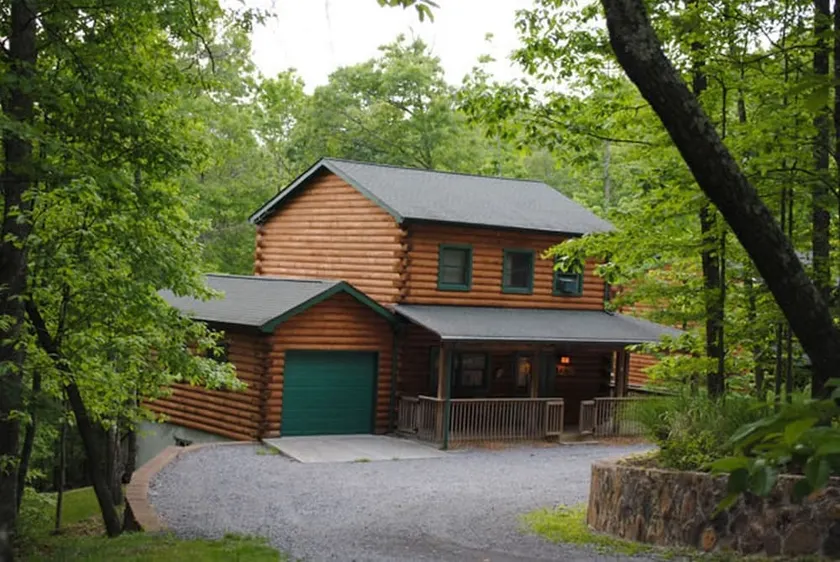 The West Virginian 3 storey log cabin in 10 acre wooded area adjacent to Pipestem State Park and Resort. - Image 1