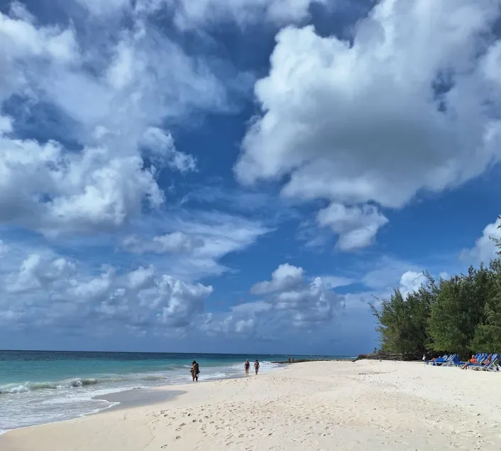 2 min walk to beach, buses, taxis, near stores, Oistins, The Gap.  A/C and Wi-F - Image 1