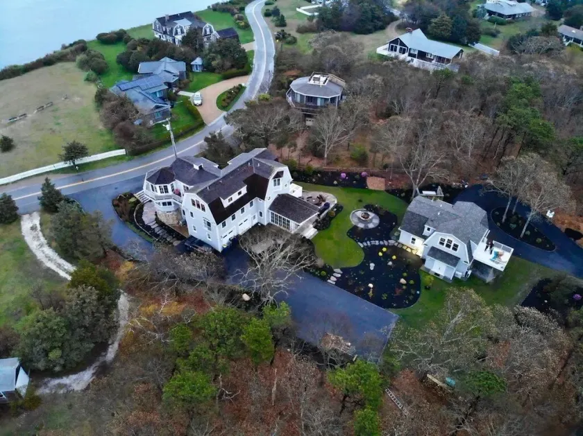 Beautiful Carriage House on the Chop - Image 1
