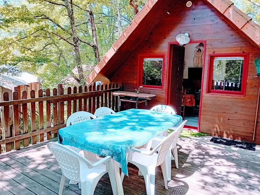 Chalet dans camping à Camon - Image 1