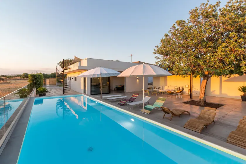 Demetra, villa with pool and sea view in Marina di Ragusa - Image 1