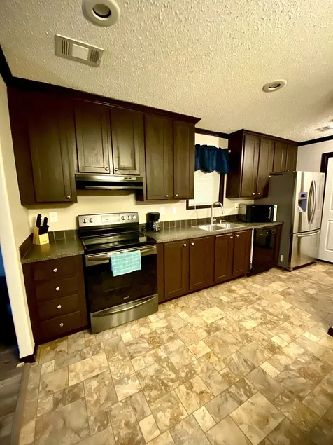 Perfectly Located 3BR / 2BA : 5 mins from Dow ! - Image 1