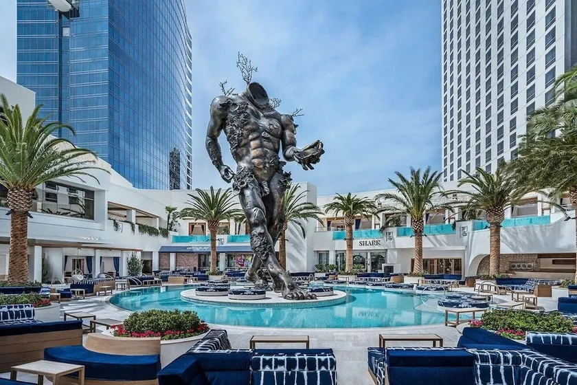 Beautiful High Rise No resort with balcony - Image 1