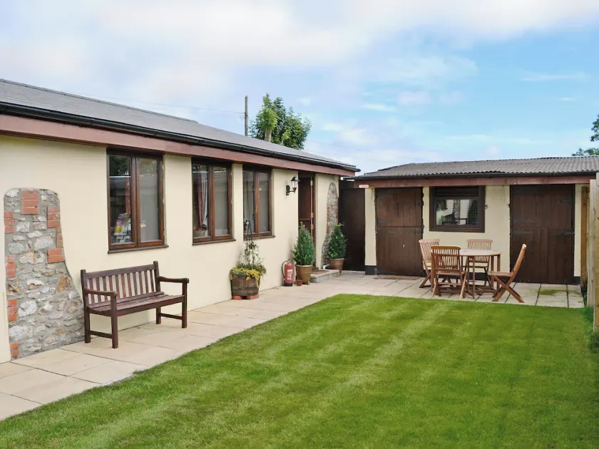 2 bedroom accommodation in Clayhidon, near Taunton - Image 1
