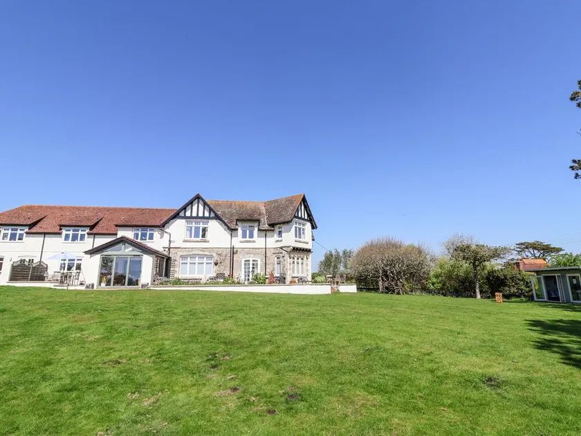 THE BEACH HOUSE, pet friendly, character holiday cottage in Beer - Image 1