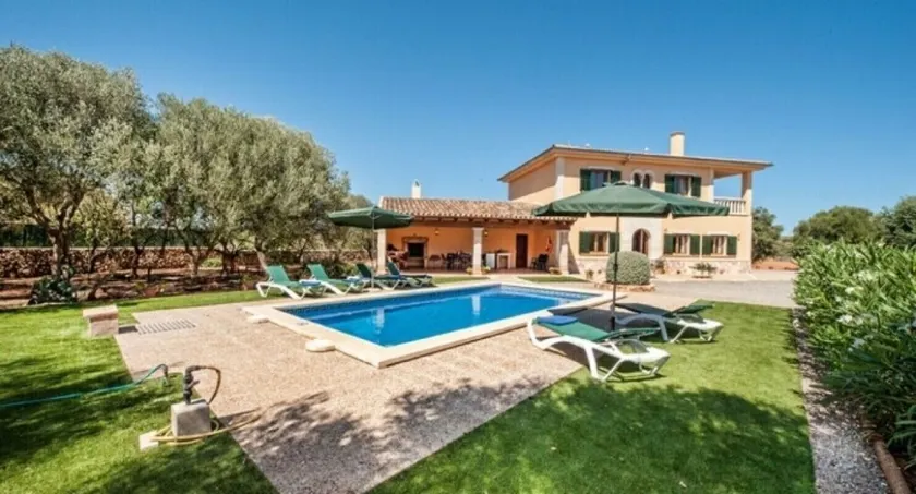 Imponerende villa med privat pool i nærheden af Es Trenc og Ses Covetes - Image 1