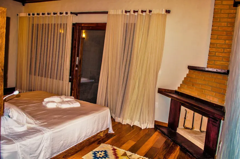 Cabaña para parejas con hidromasaje y chimenea - Image 1