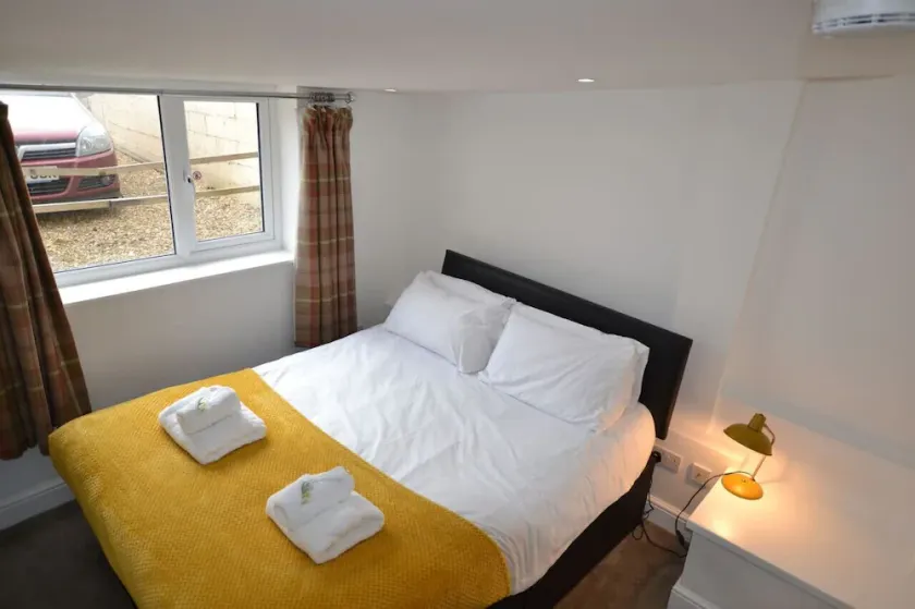 Willow Tree 1 bed Apartment - Stayseekers - Image 1