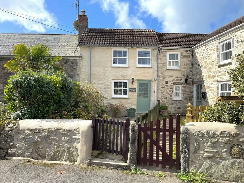 KERNYK, character holiday cottage, with a garden in Perranuthnoe - Image 1
