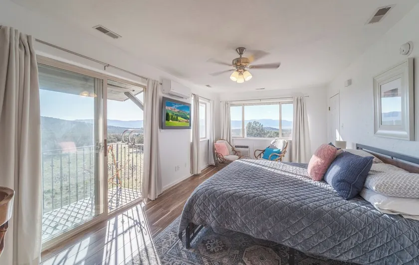 Enjoy High Desert Charm in this Cozy Studio w/Balcony -Pool-Snowmobiling-Hiking - Image 1
