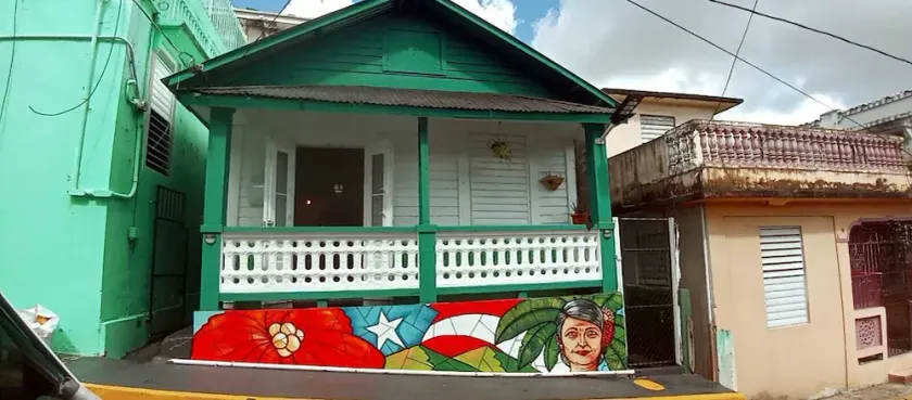 La Casita de Abuela ~ 5★ Location, ♛Queen Bed, A/C - Image 1