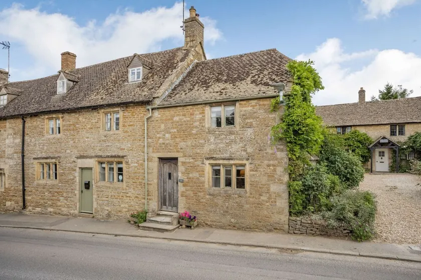 Traditional Cotswold stone cottage sleeps 7 guests in 3 bedrooms - Little Mullions - Image 1
