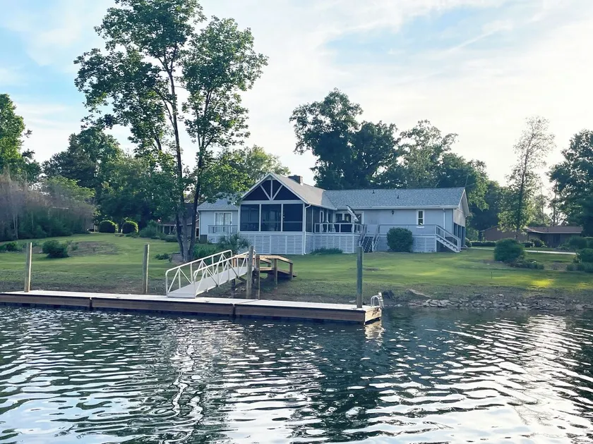 Lake Murray/Chapin - New Kitchen/screen porch on quiet cove with boat ramp, dock - Image 1