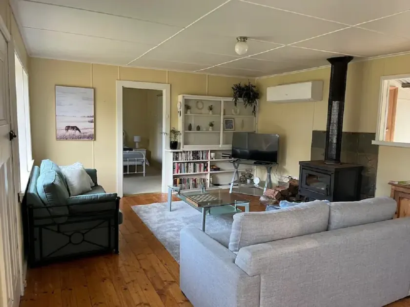 Yarramalong 2 bedroom cottage - Image 1