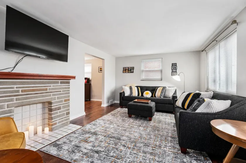 Open Floor 3-Bedroom Home⭐️15min to Dtwn🚗Private Garage🫃Kids Friendly - Image 1