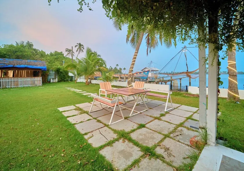 JC Den Villas Kochi by VOYE HOMES - Lakeside Retreat at Kumbalangi - Image 1