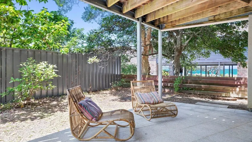 Tree House by the Beach - 16 Kururma Cres - Image 1