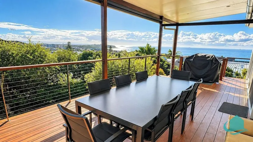 Caves Cottage - Elevated home with ocean views - Image 1