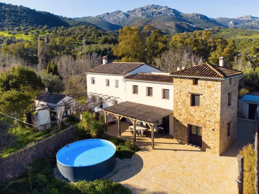 Komfortables Ferienhaus mit privatem Pool, für Wanderer oder einfach zum Entspannen! - Image 1