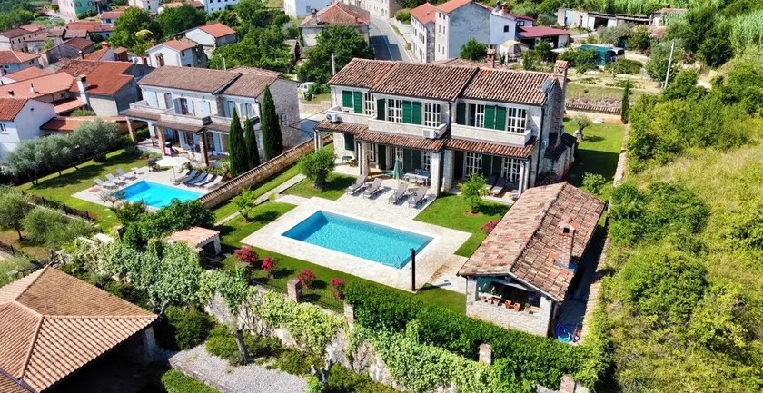 Stone villa with a view of Motovun - Image 1