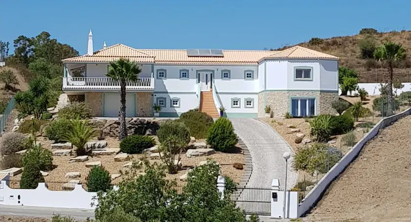 Luxusvilla mit 4 Schlafzimmern - Image 1