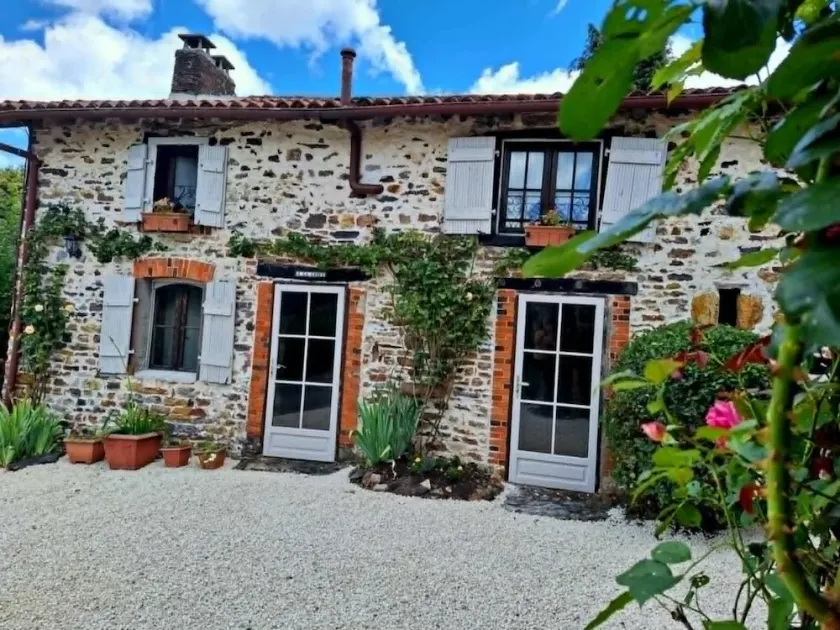 A beautifully restored barn with private wood fired hot tub . Bussiere Poitevine - Image 1